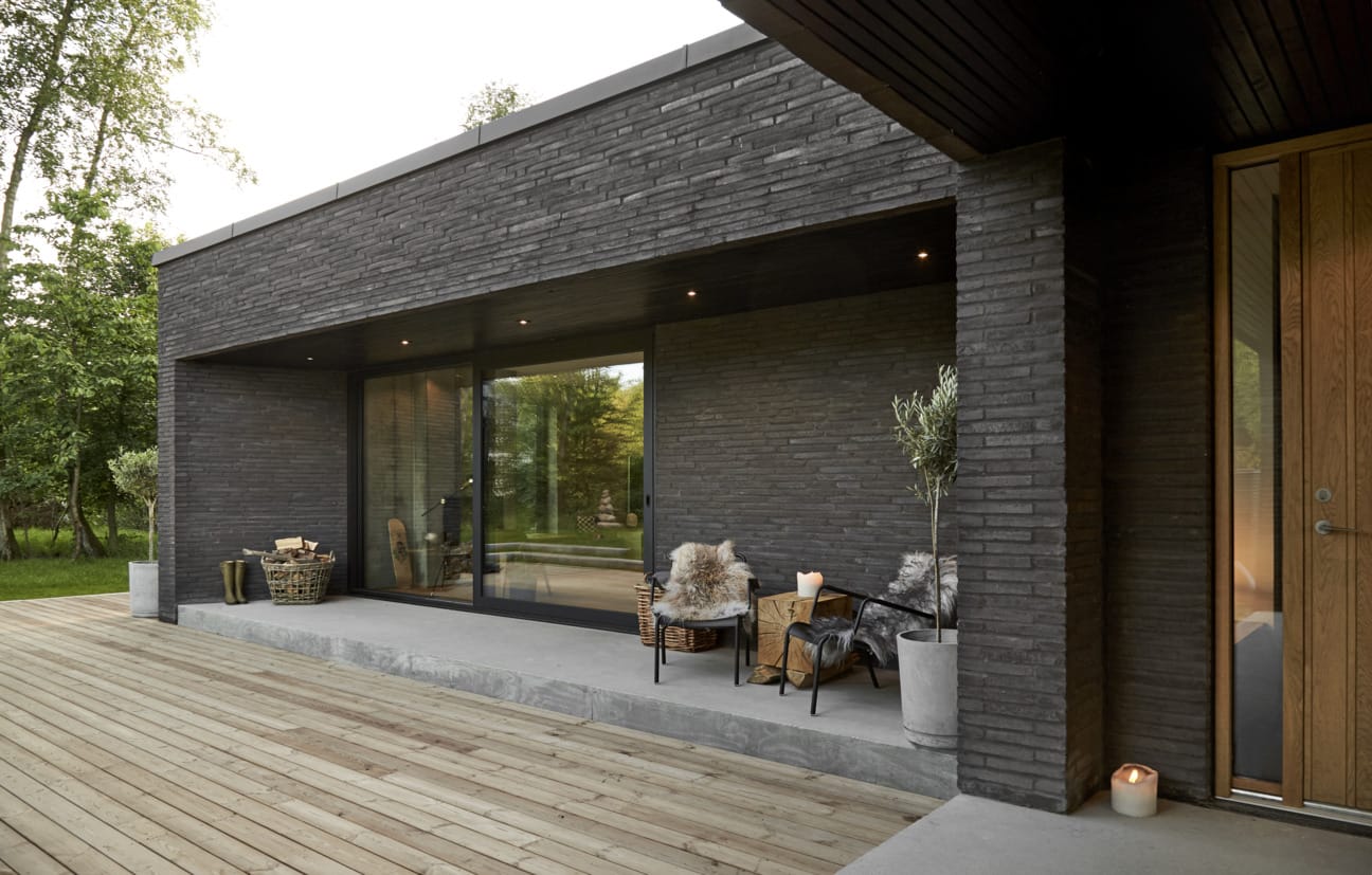 Gehl brick from PGH in Lang Mursten range in back alfresco area